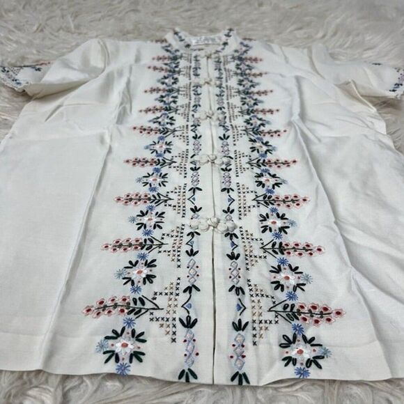 Vintage 70s White Floral Hand Embroidered Silk Ladies Blouse Button Front Small - Picture 10 of 10